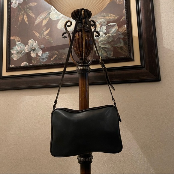 Carryland America please check all picture of condition - Picture 3 of 17